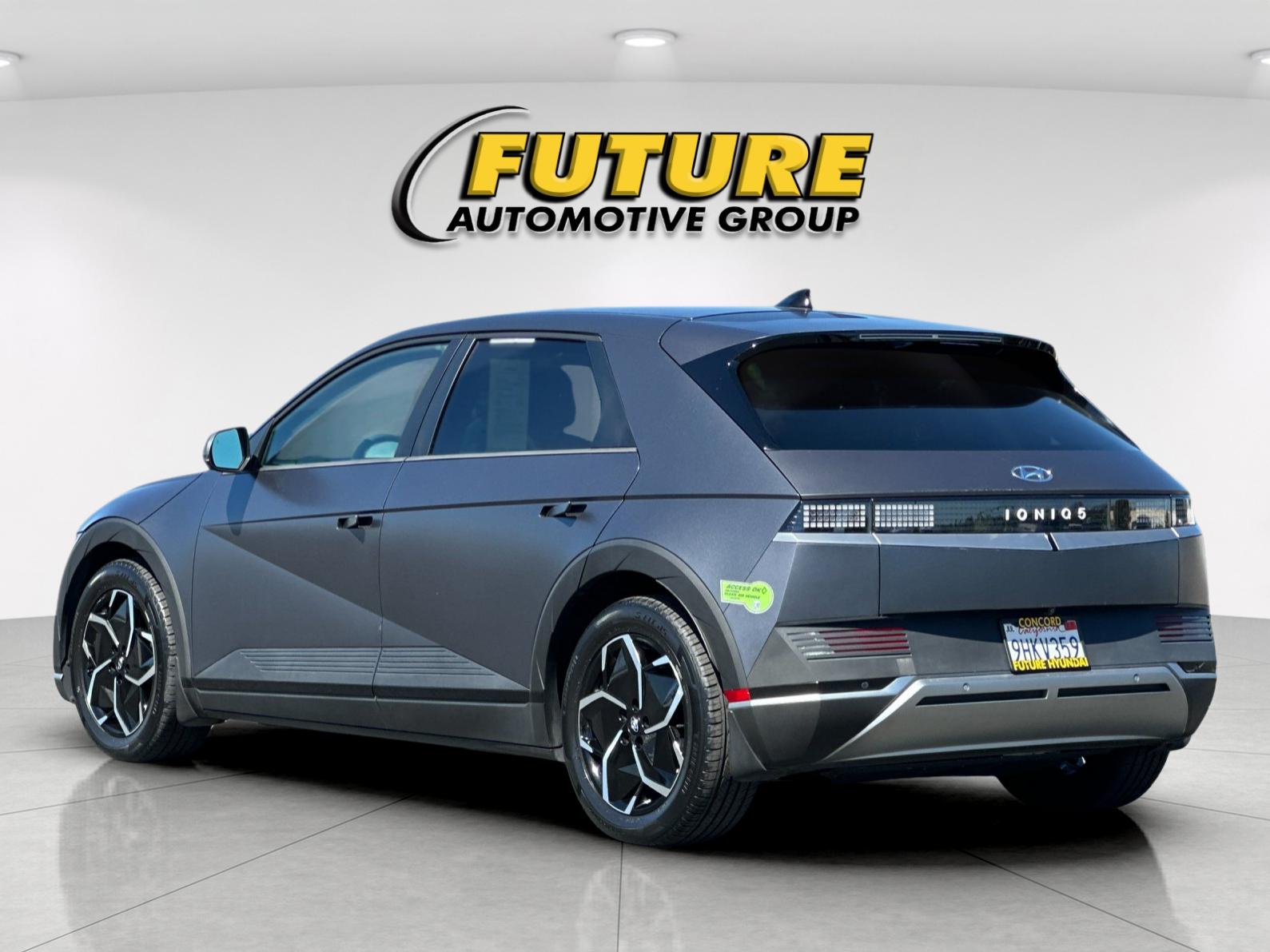 Used 2023 Gray Hyundai SEL image 5