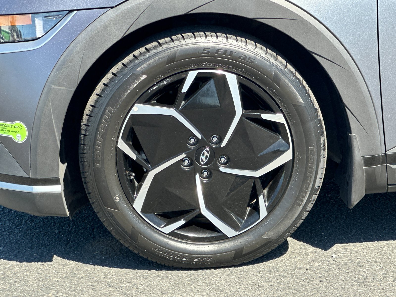 Used 2023 Gray Hyundai SEL image 25