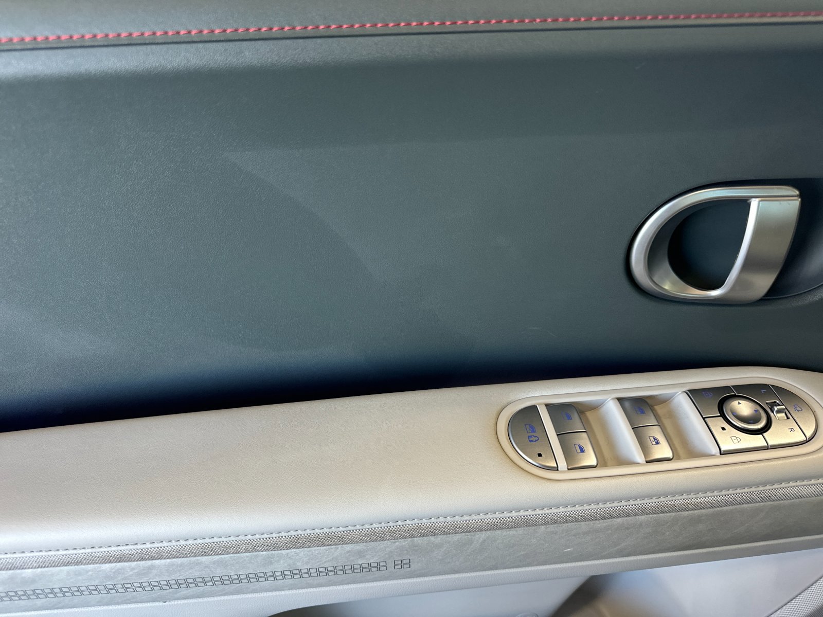 Used 2023 Gray Hyundai SEL image 10