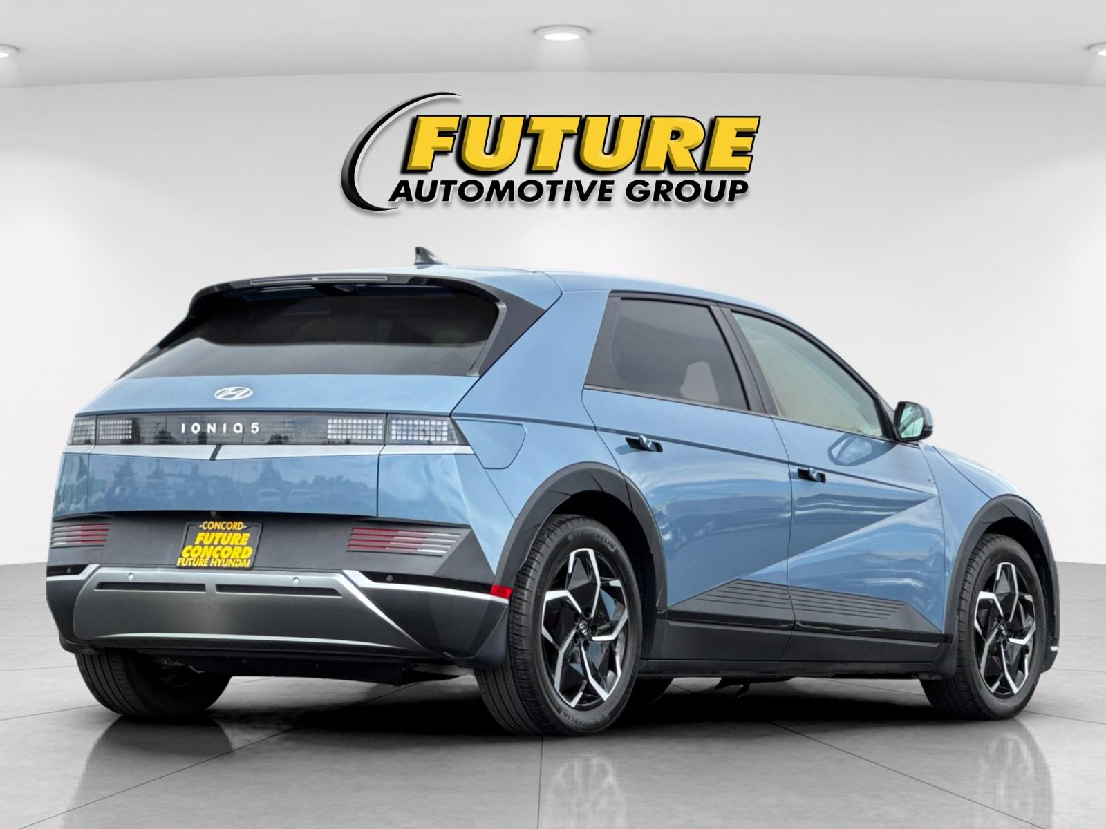 Certified Used 2024 Blue Hyundai SEL image 3