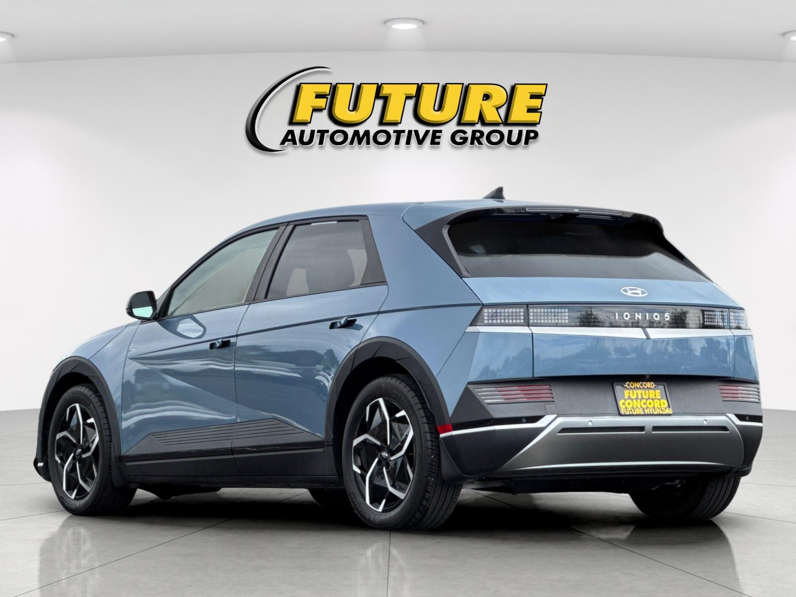 Certified Used 2024 Blue Hyundai SEL image 5
