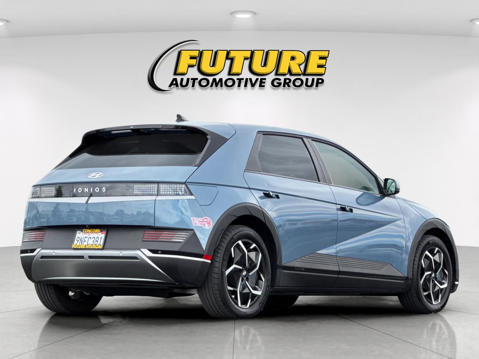 Certified Used 2024 Blue Hyundai SEL image 3
