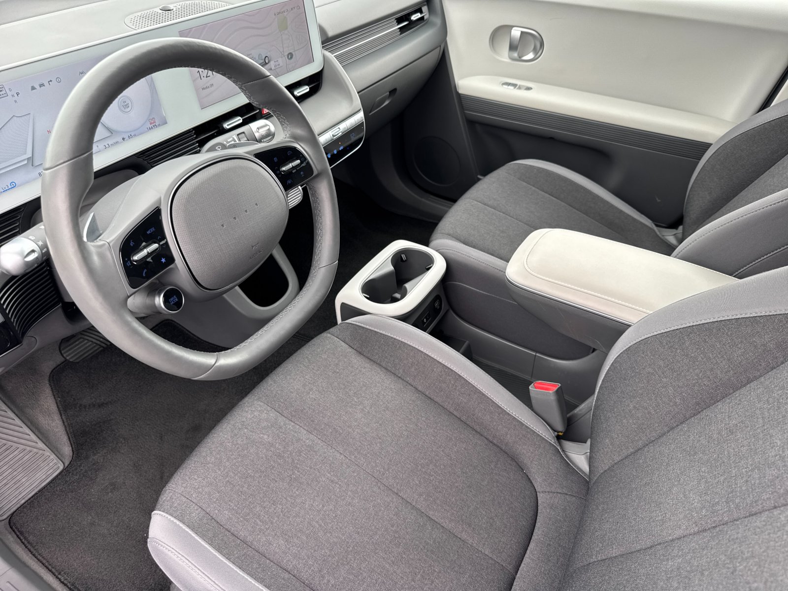 Certified Used 2024 Blue Hyundai SEL image 9