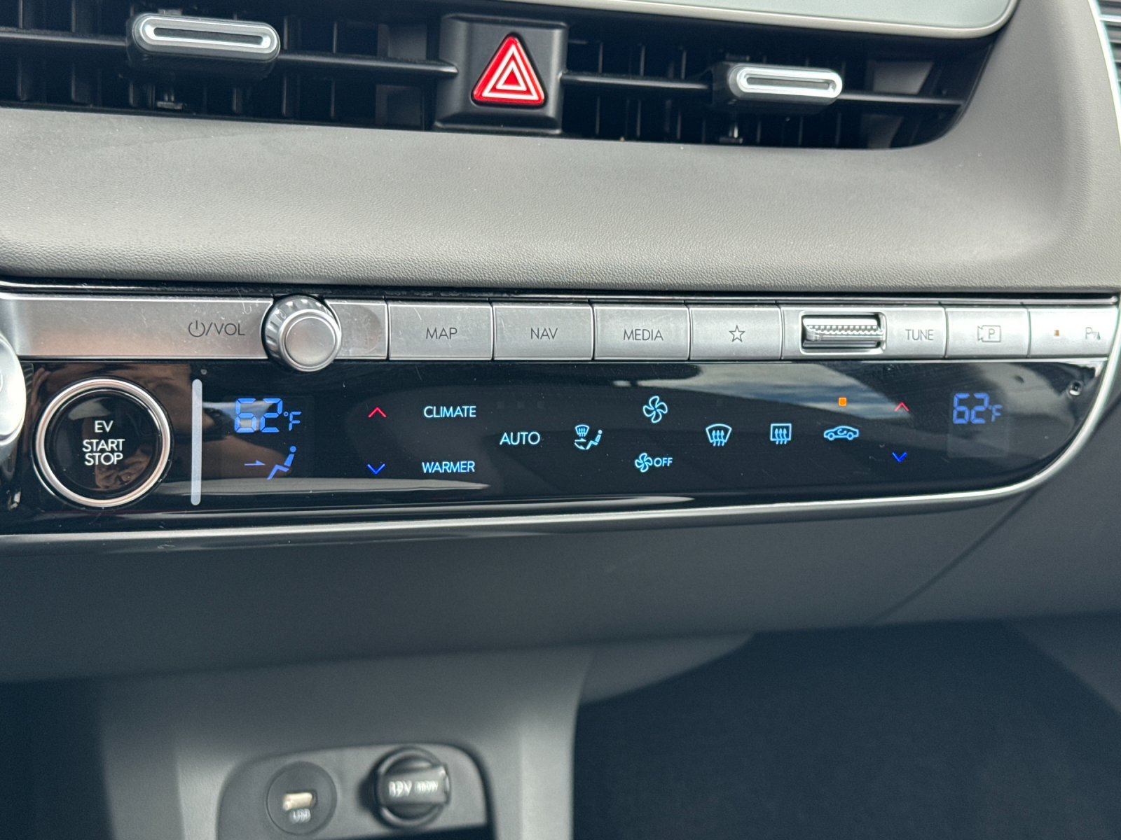 Certified Used 2024 Blue Hyundai SEL image 19