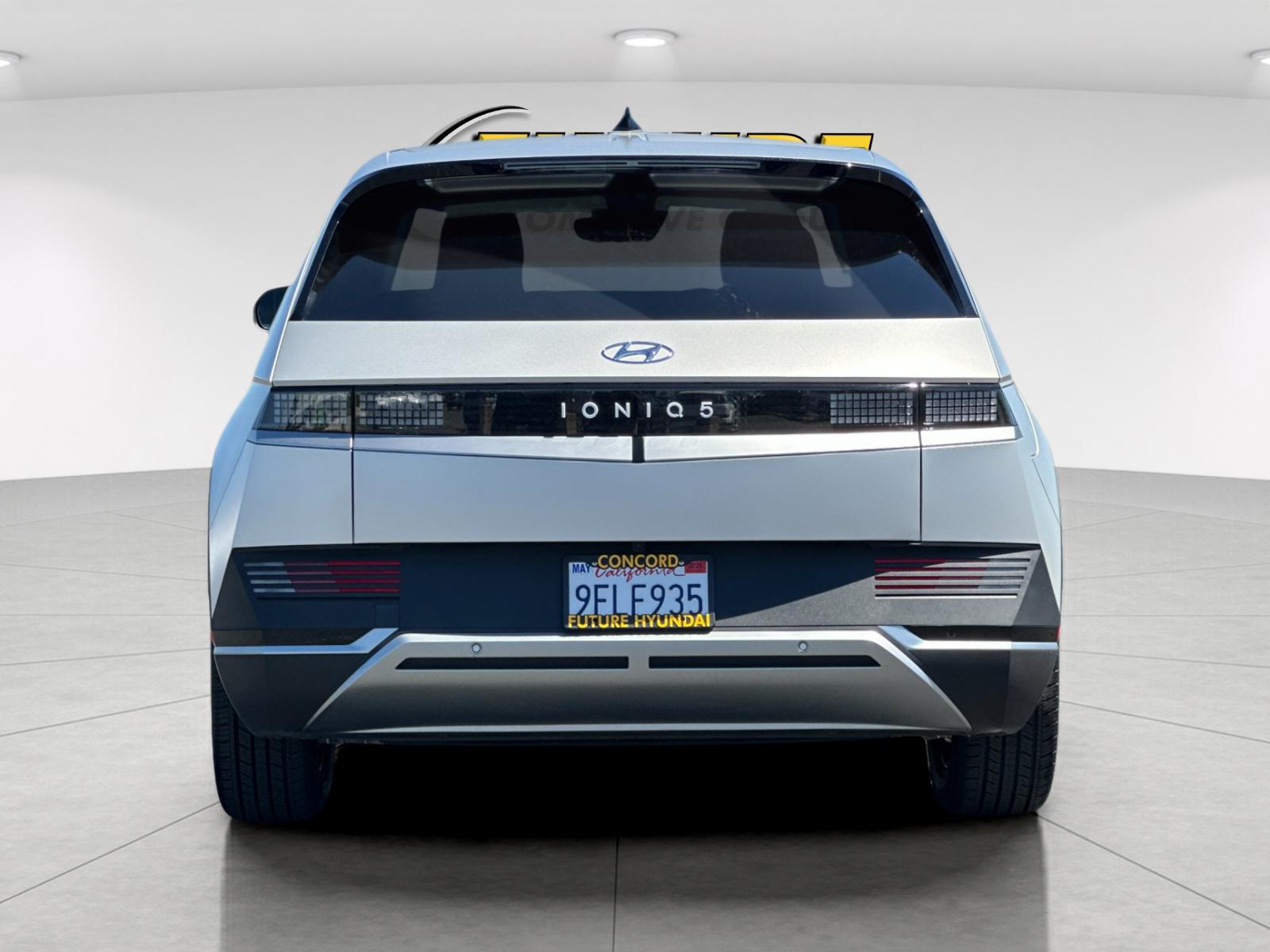 Used 2023 Gold Hyundai SEL image 4