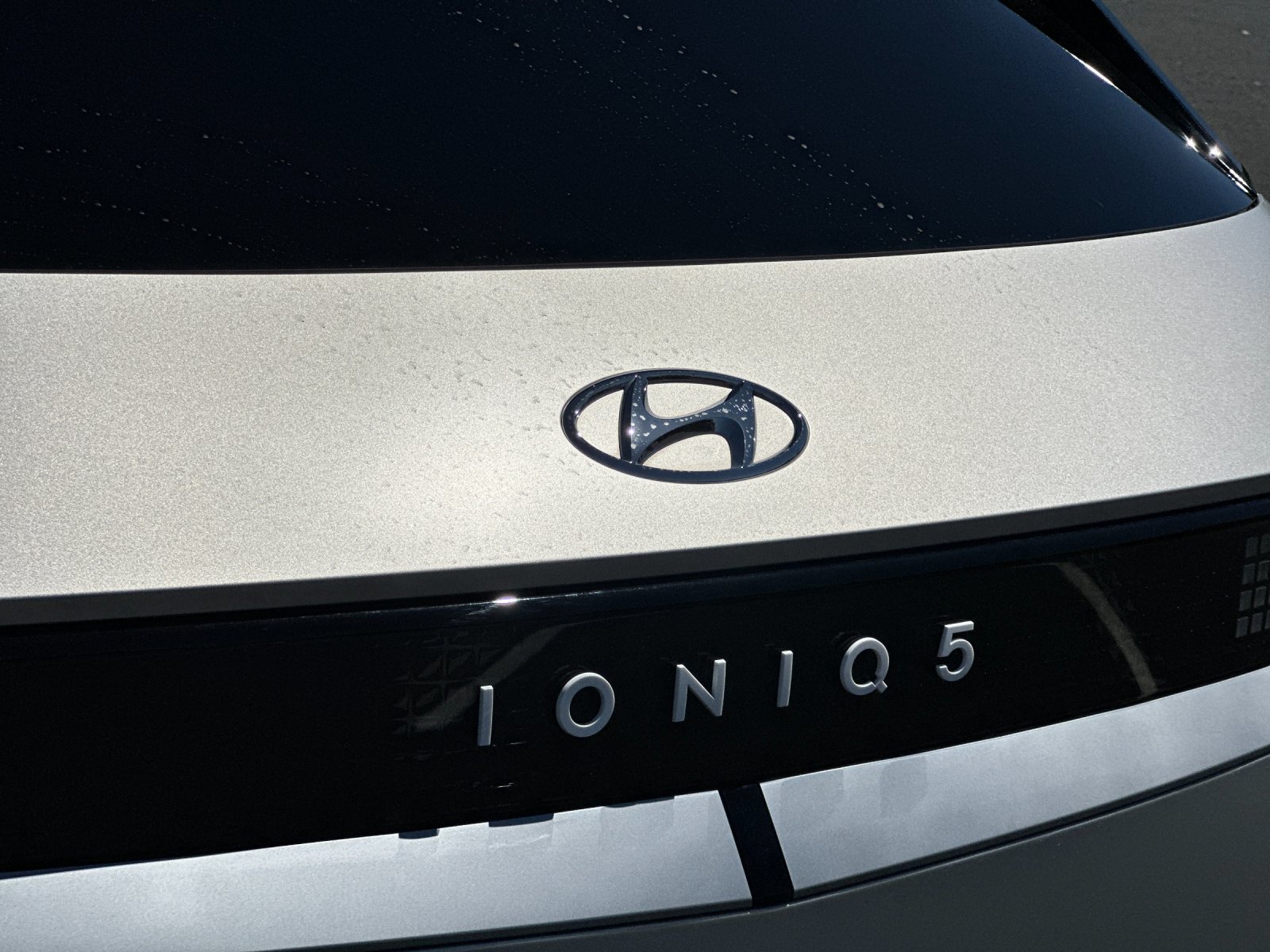 Used 2023 Gold Hyundai SEL image 26