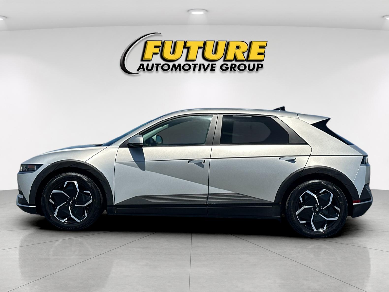 Used 2023 Gold Hyundai SEL image 6