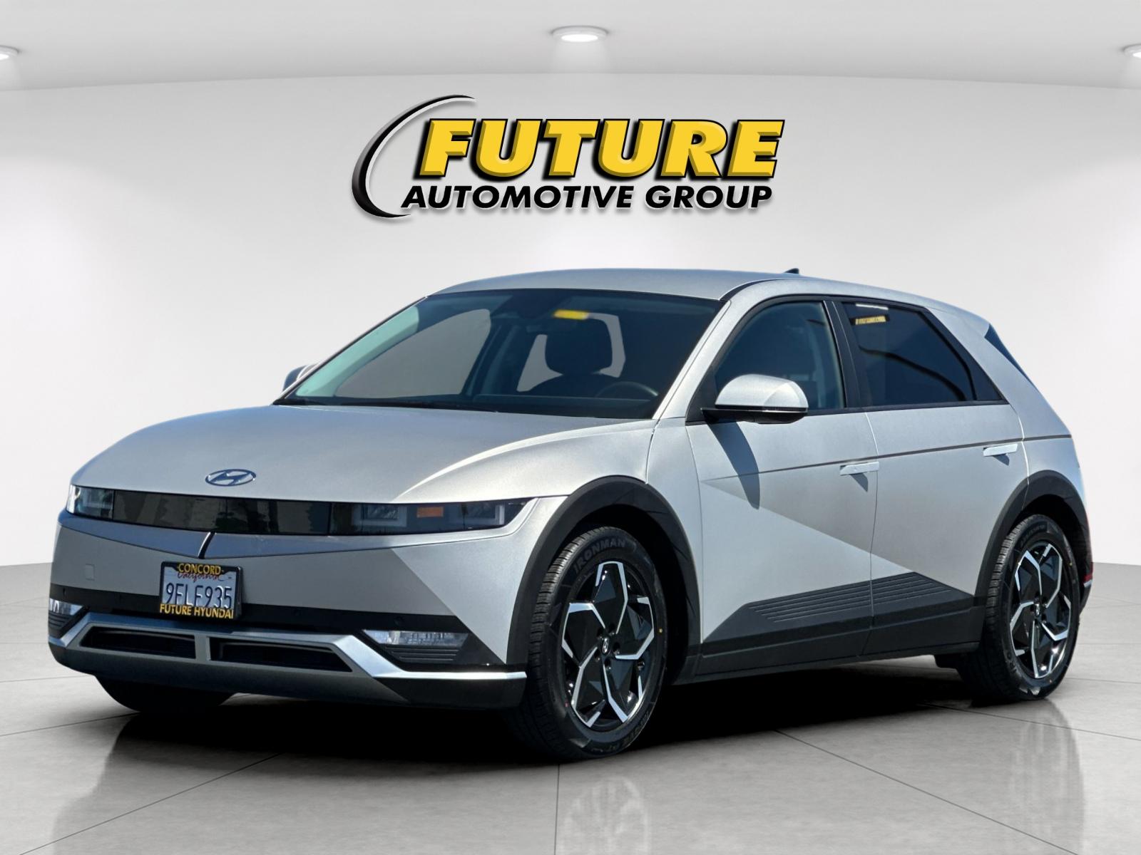 Used 2023 Gold Hyundai SEL image 7