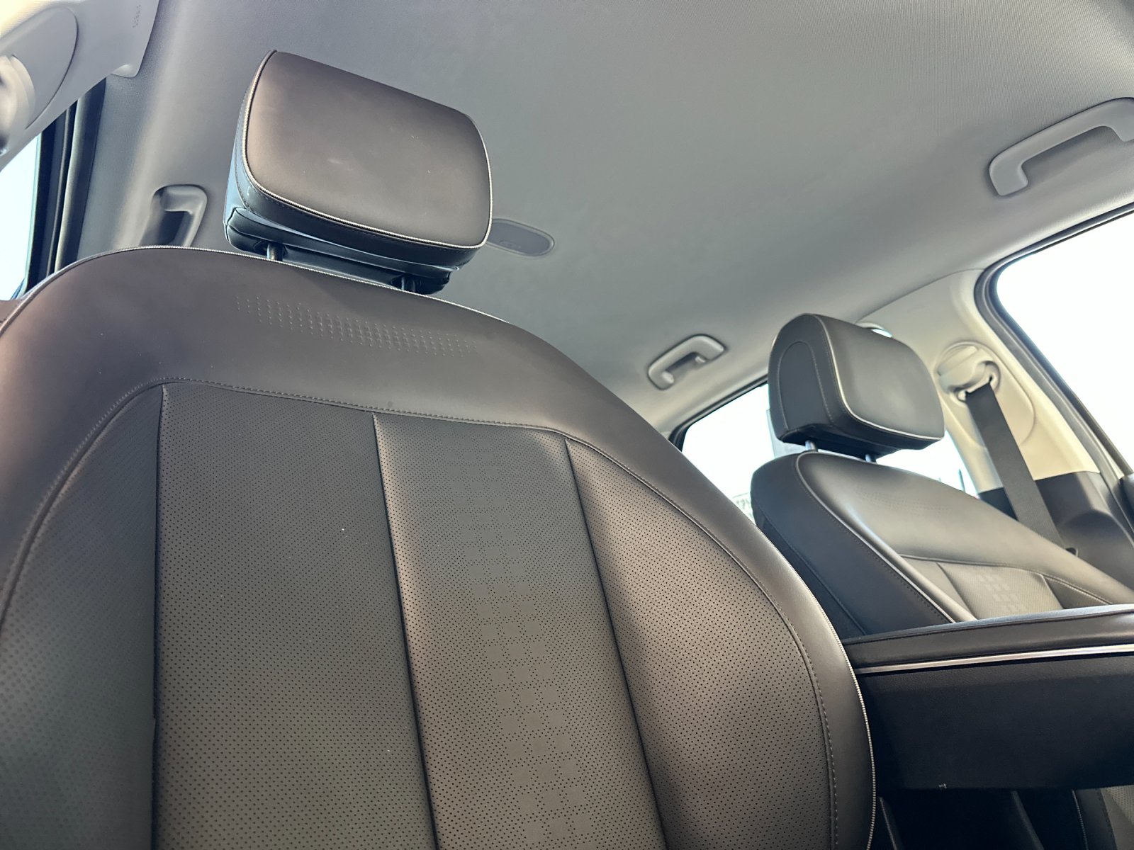 Used 2023 Gold Hyundai SEL image 16