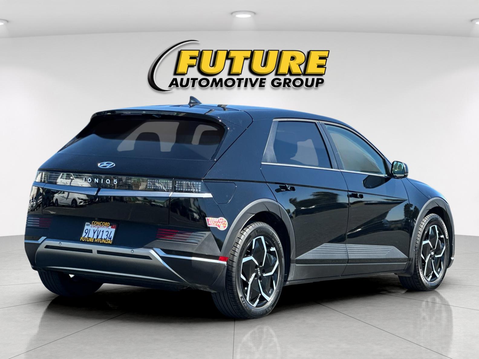 Used 2024 Black Hyundai SEL image 3