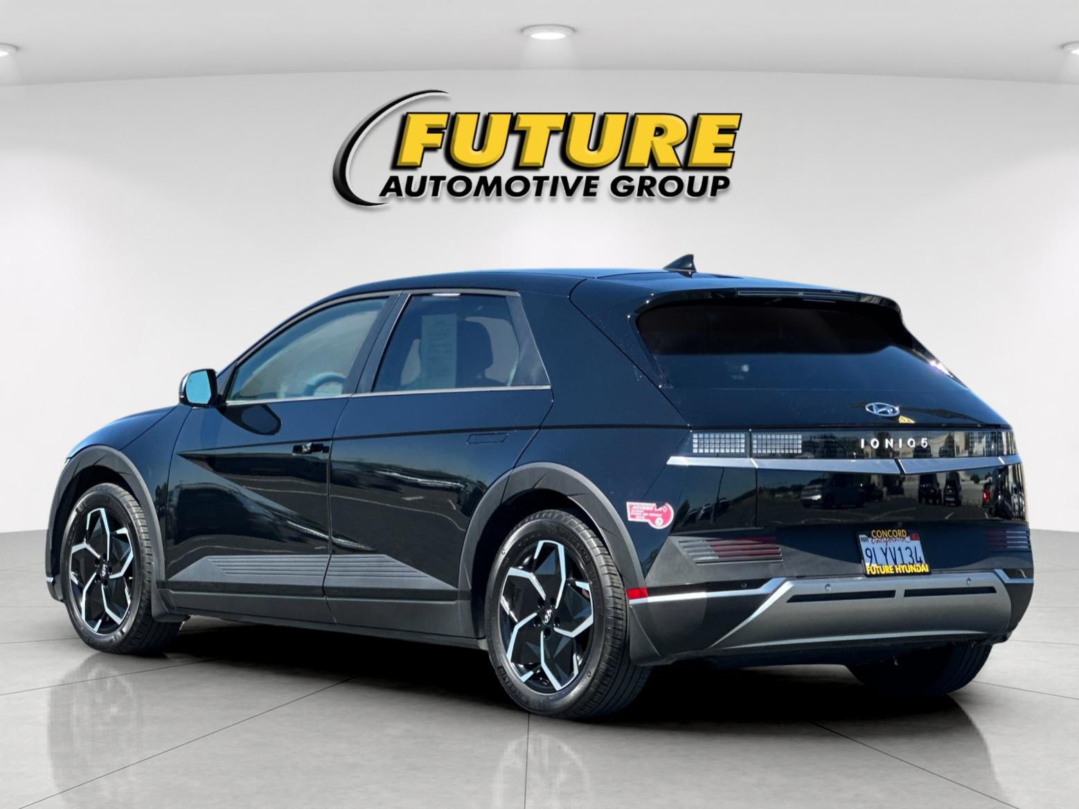 Used 2024 Black Hyundai SEL image 5