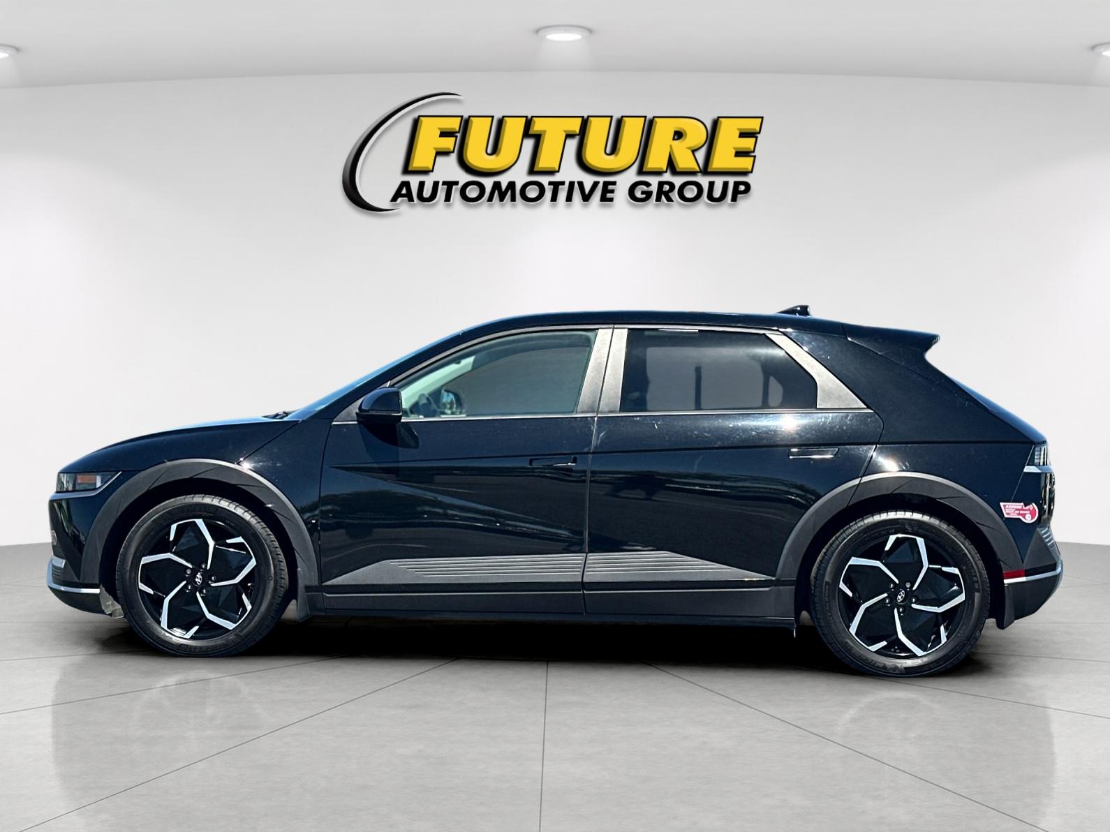 Used 2024 Black Hyundai SEL image 6