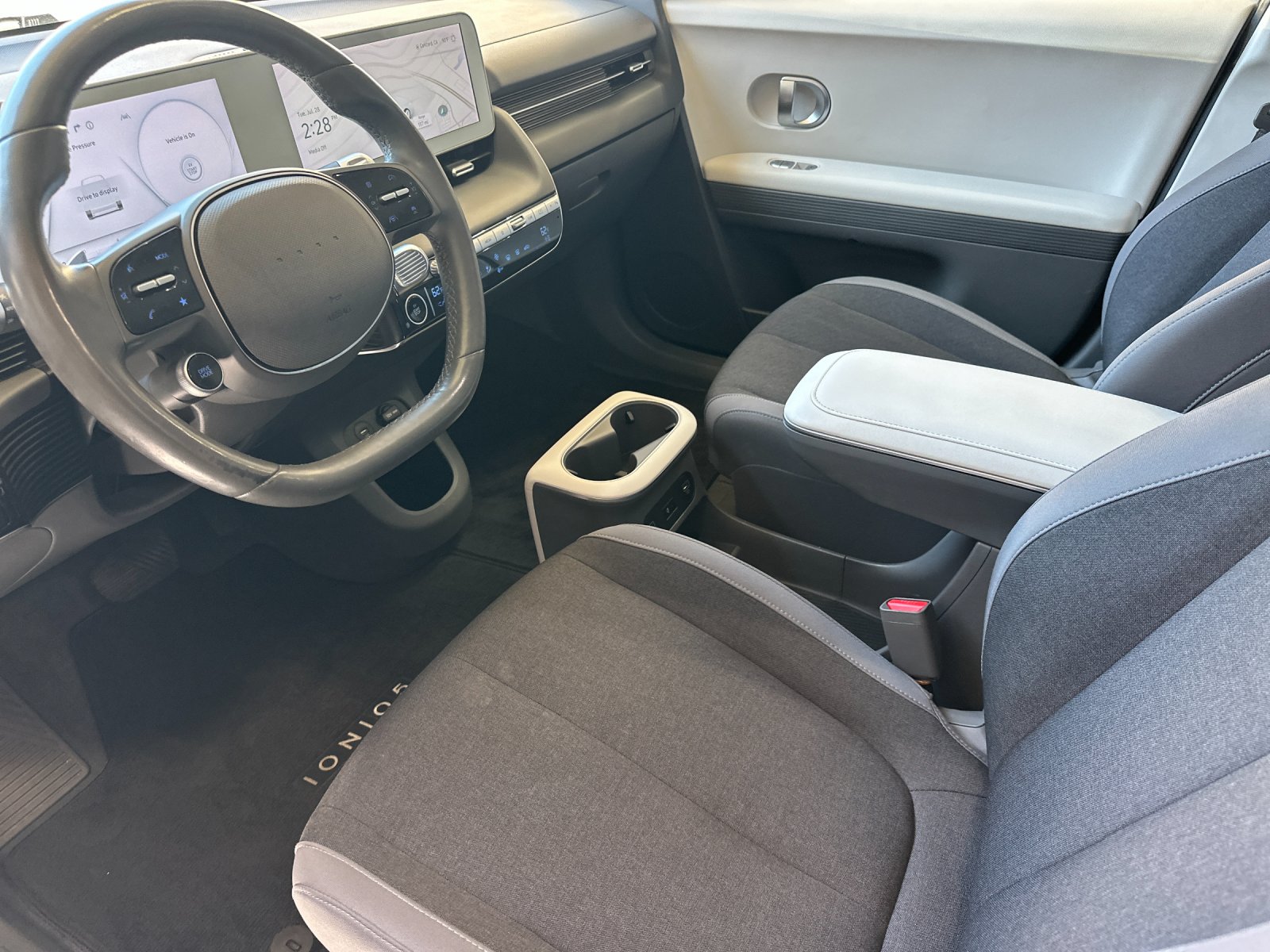Used 2024 Black Hyundai SEL image 9