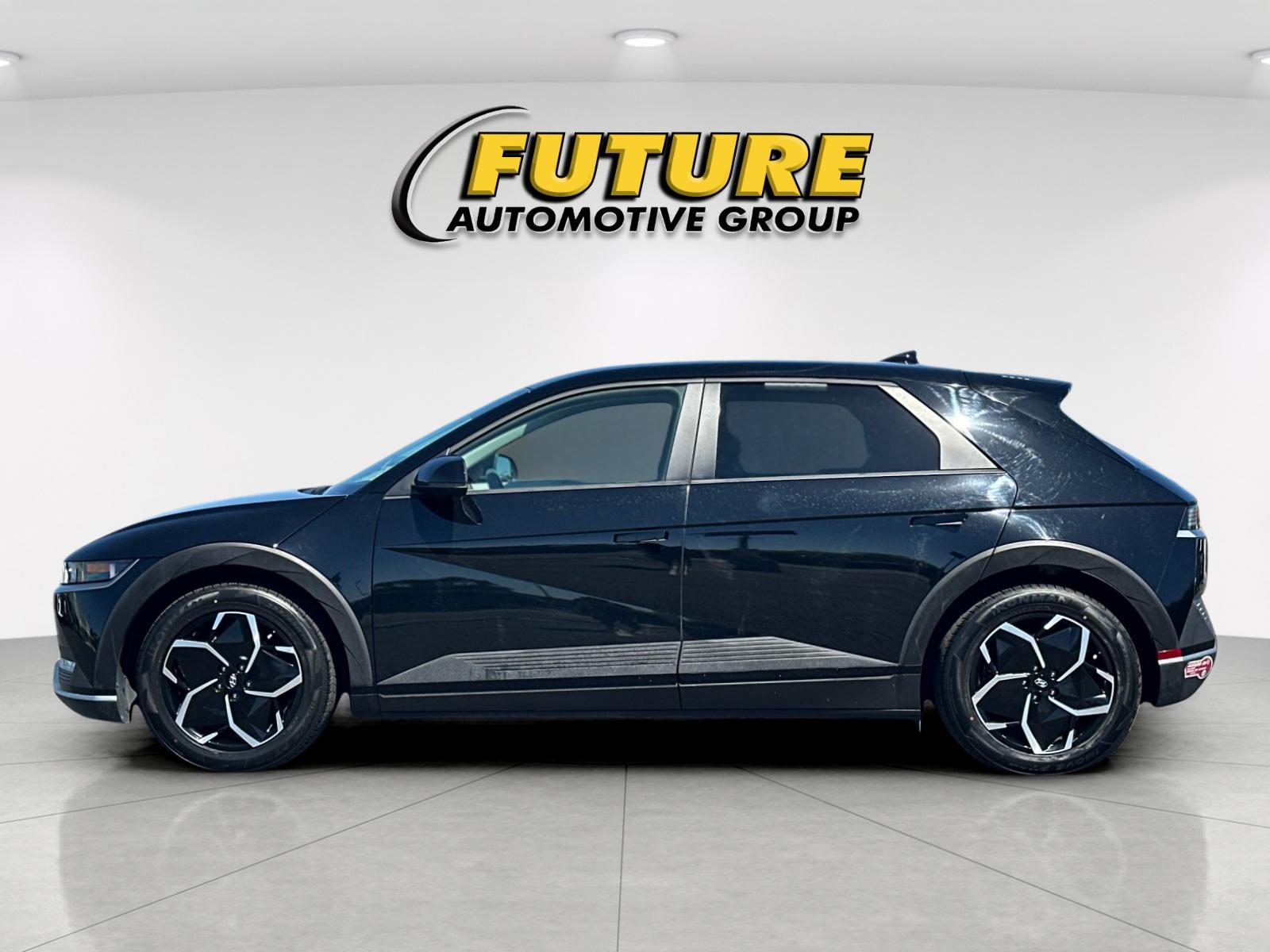 Used 2024 Black Hyundai SEL image 6