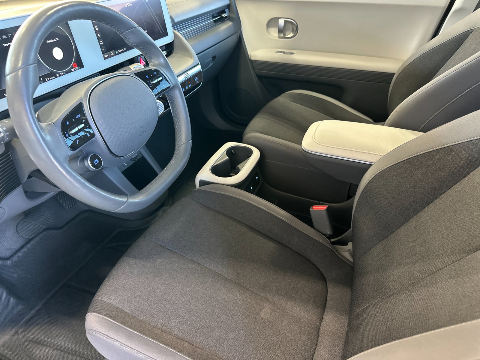 Used 2024 Black Hyundai SEL image 9