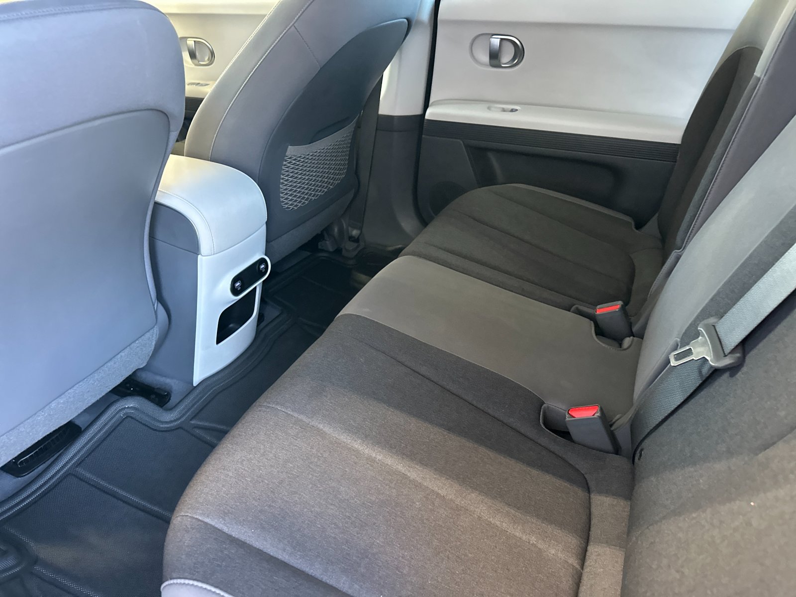 Used 2024 Black Hyundai SEL image 11