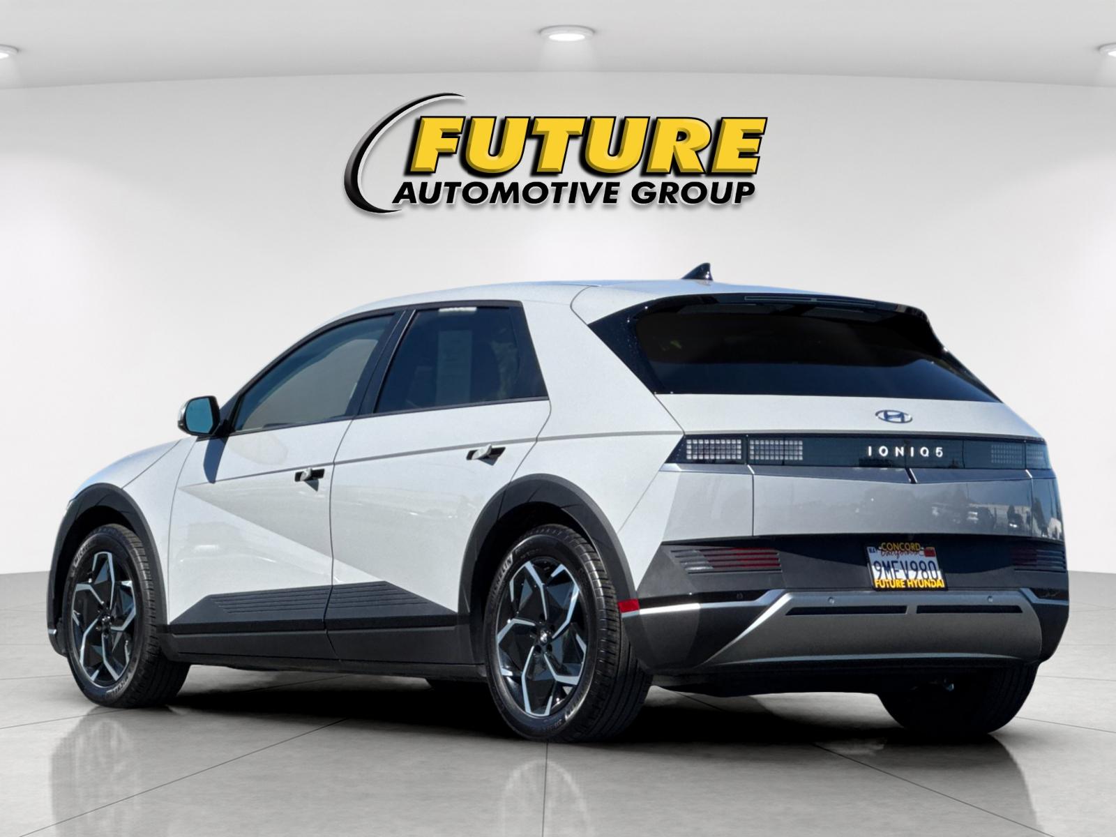 Used 2024 Gray Hyundai SEL image 5