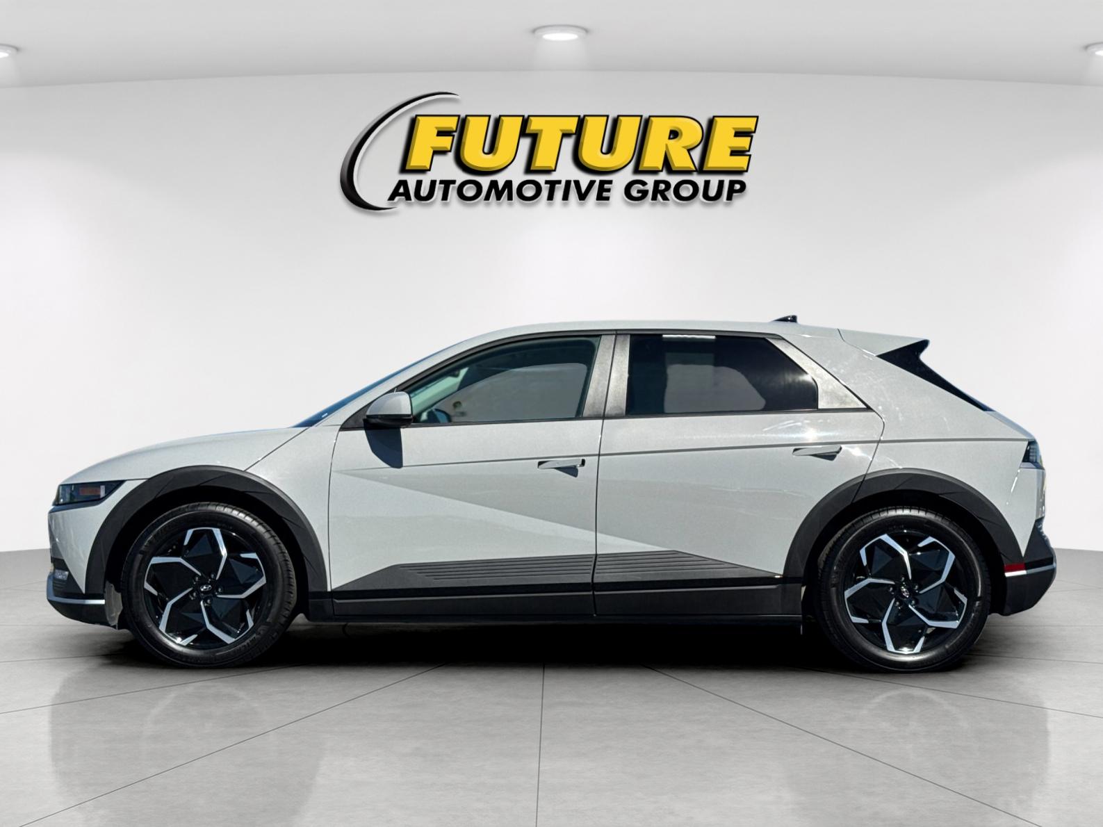 Used 2024 Gray Hyundai SEL image 6