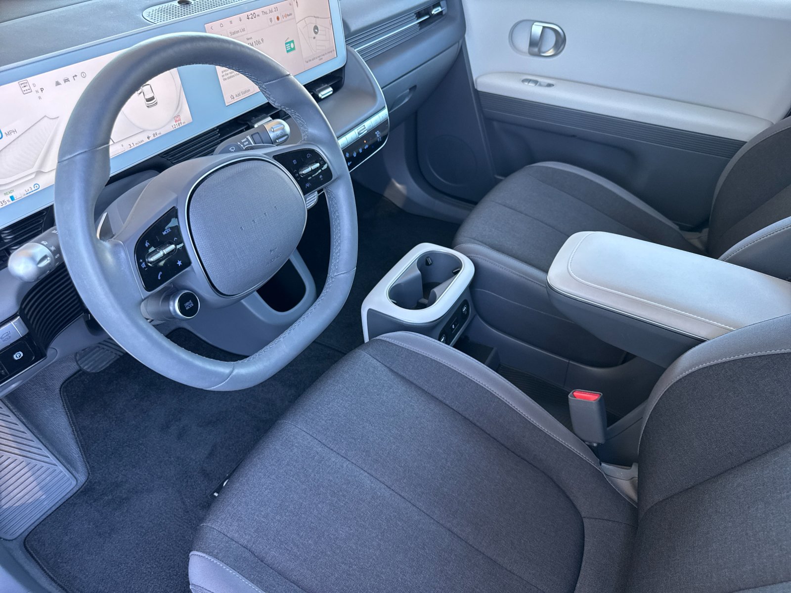 Used 2024 Gray Hyundai SEL image 9