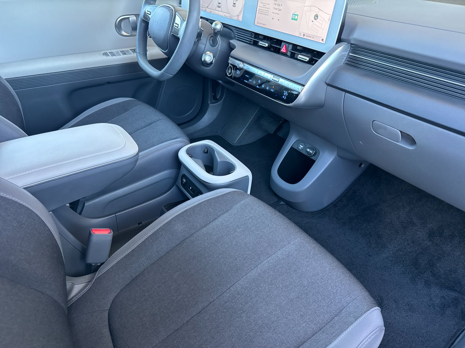 Used 2024 Gray Hyundai SEL image 15
