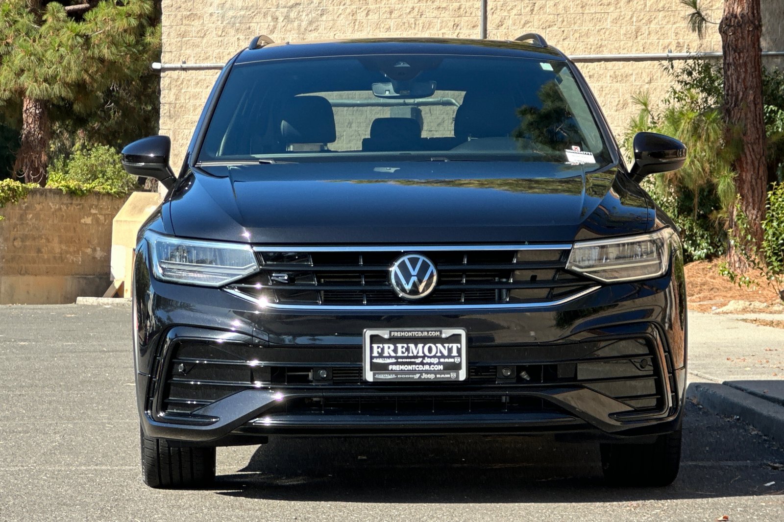 Used 2022 Black Volkswagen 2.0T SE R-Line Black image 8