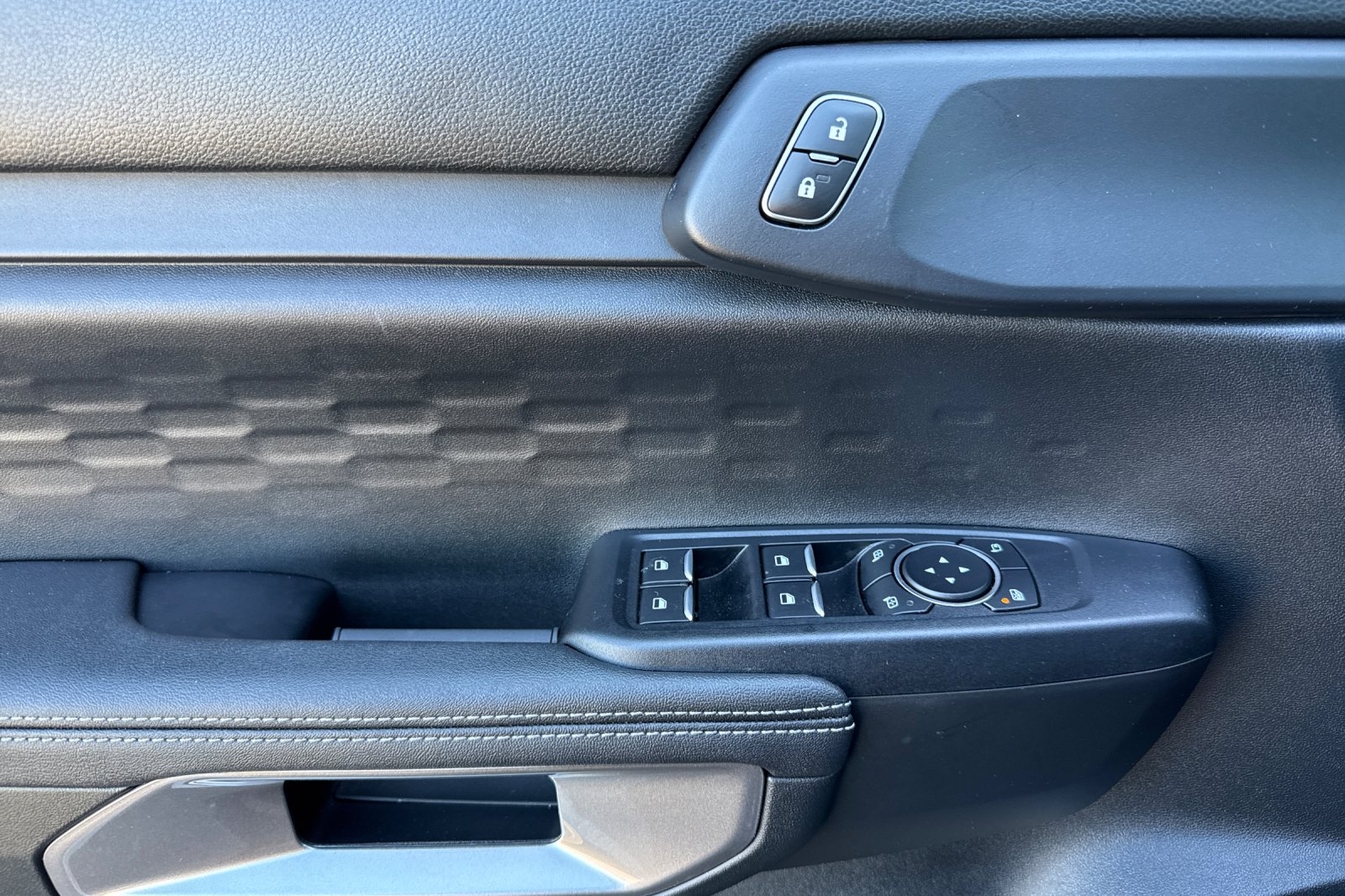 New 2025 Azure Gray Metallic Ford XLT image 16