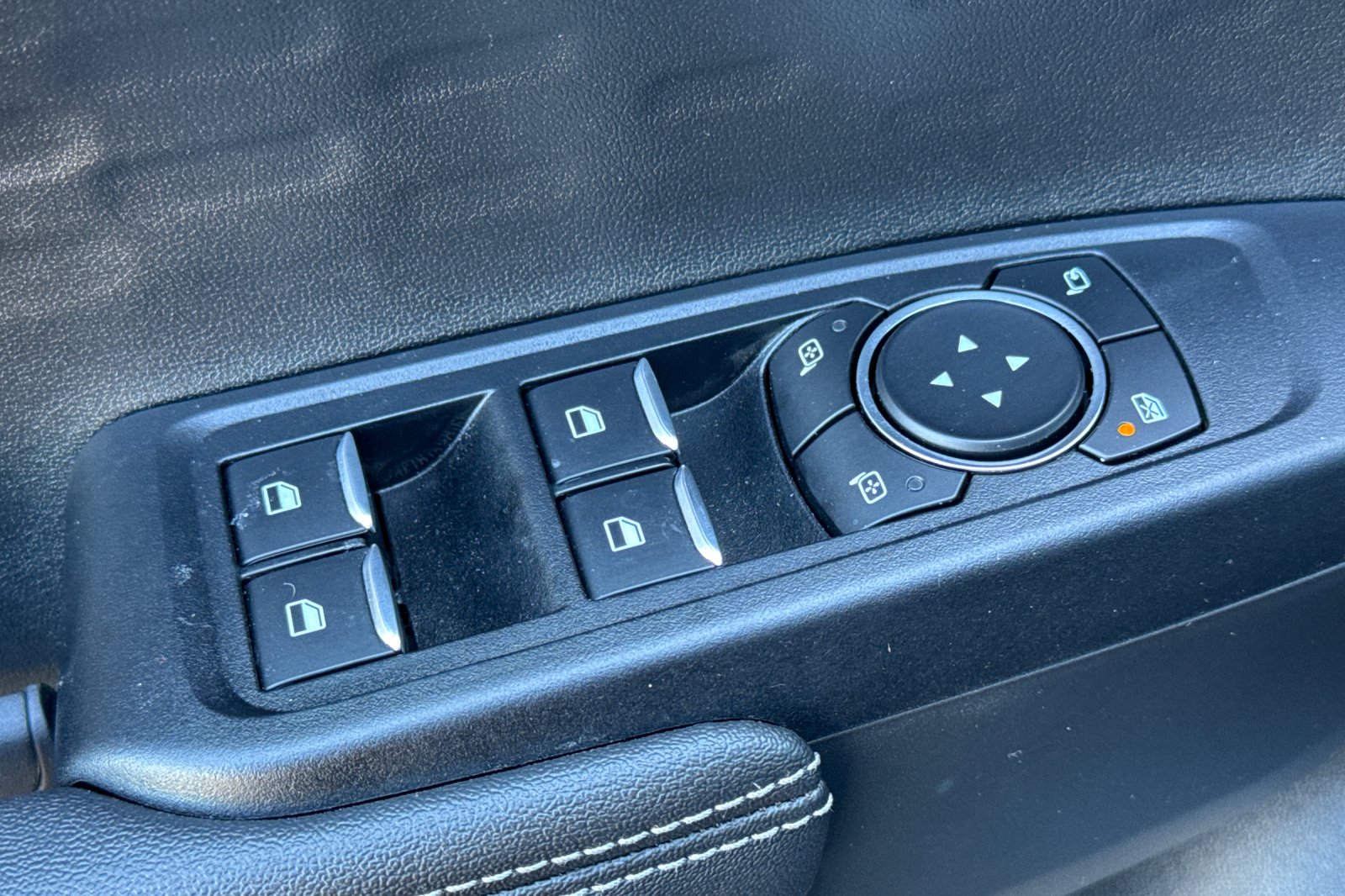 New 2025 Azure Gray Metallic Ford XLT image 17
