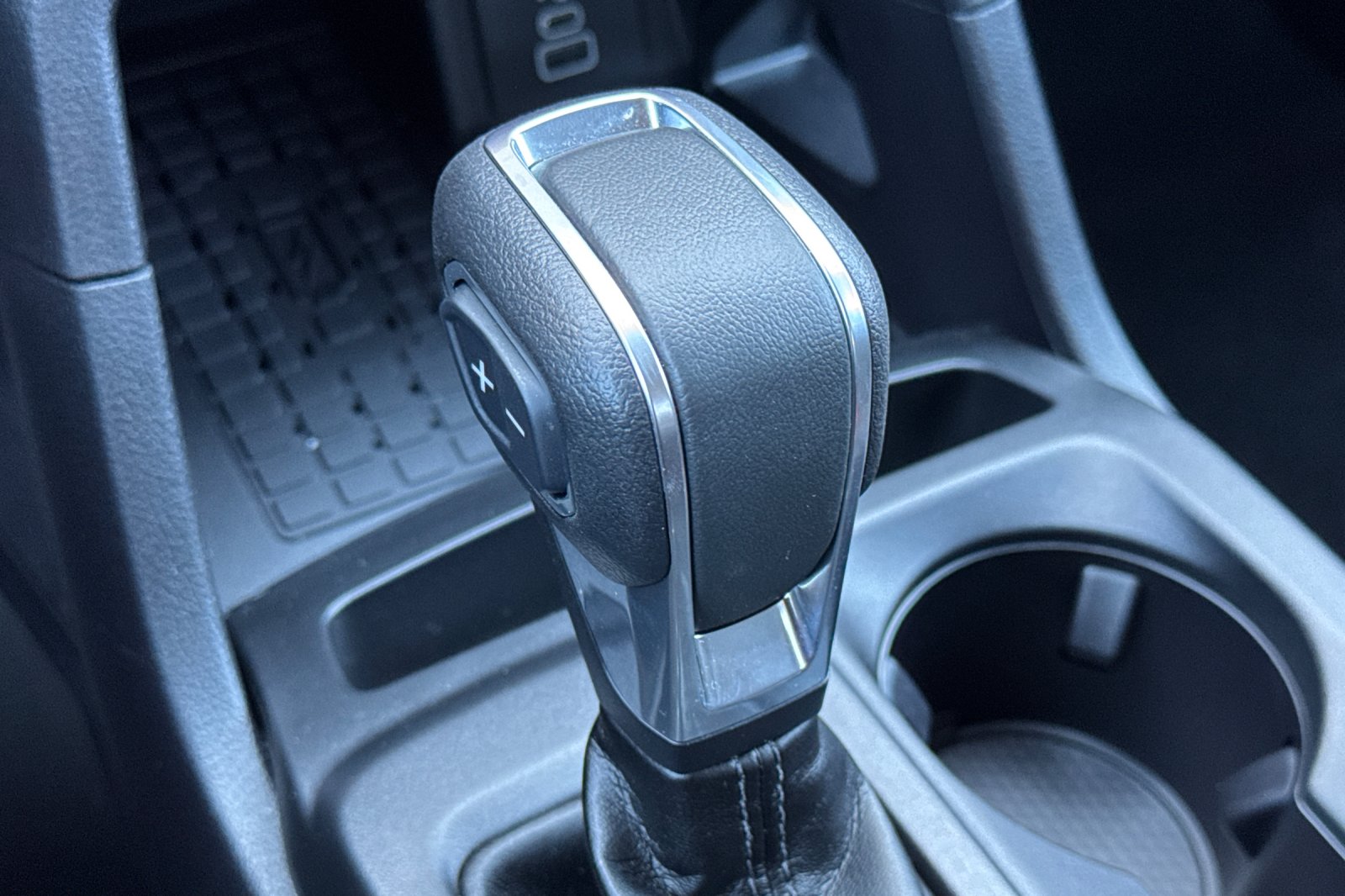 New 2025 Azure Gray Metallic Ford XLT image 25