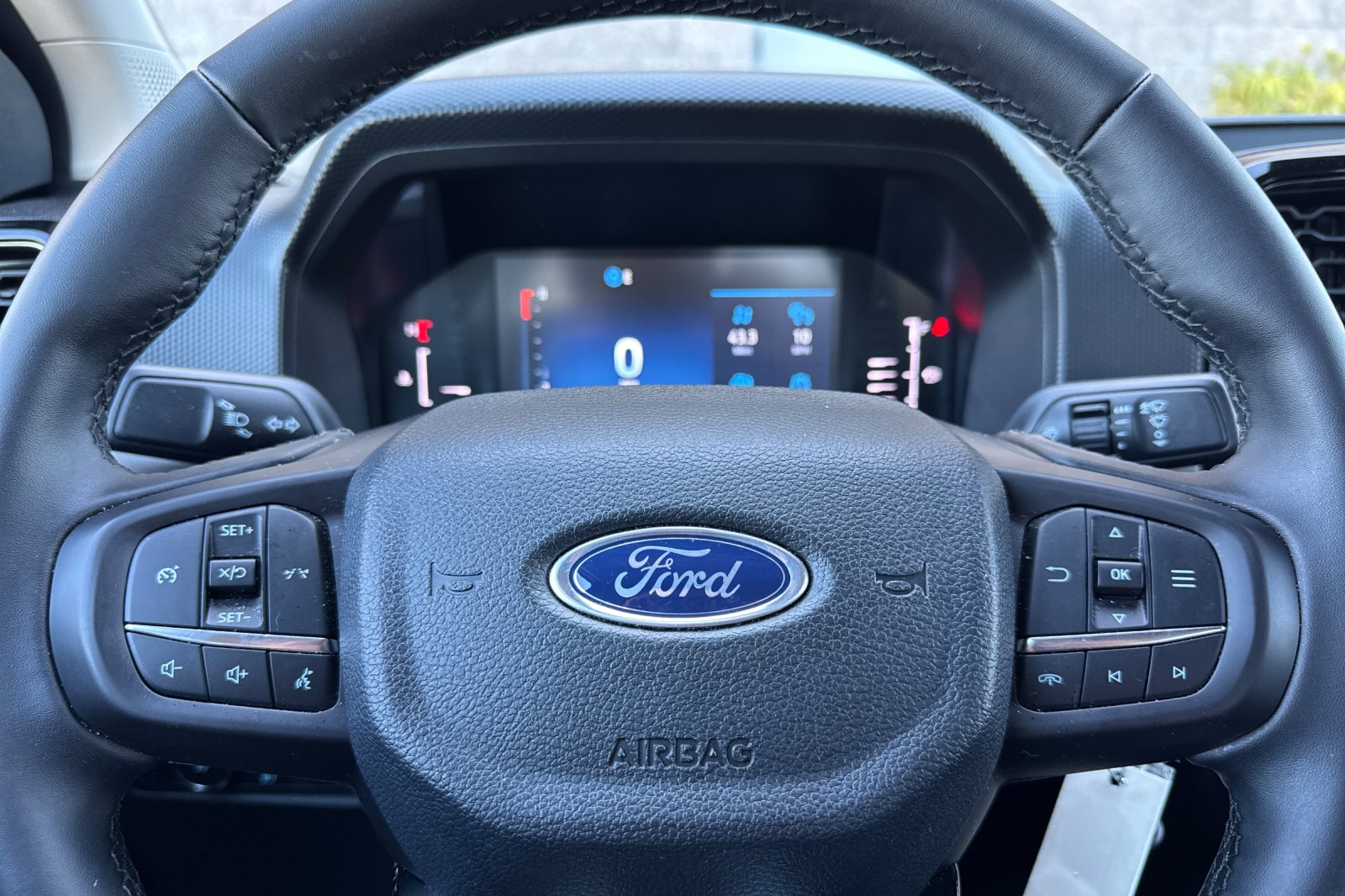 New 2025 Azure Gray Metallic Ford XLT image 26