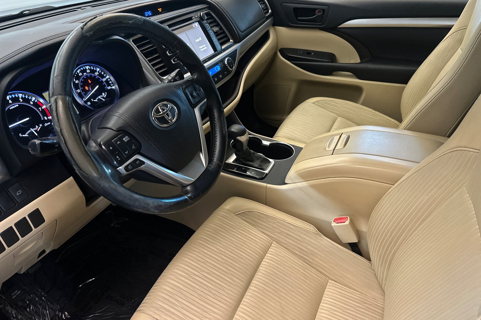 Used 2016 Gray Toyota LE Plus V6 image 10