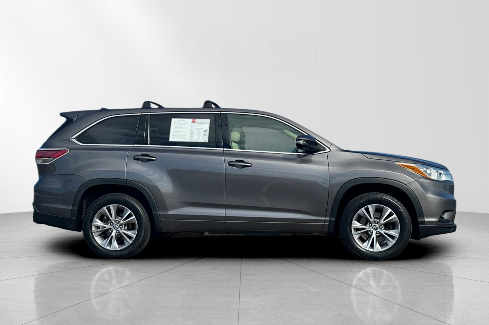 Used 2016 Gray Toyota LE Plus V6 image 7