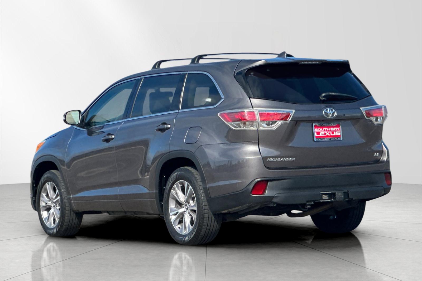 Used 2016 Gray Toyota LE Plus V6 image 4