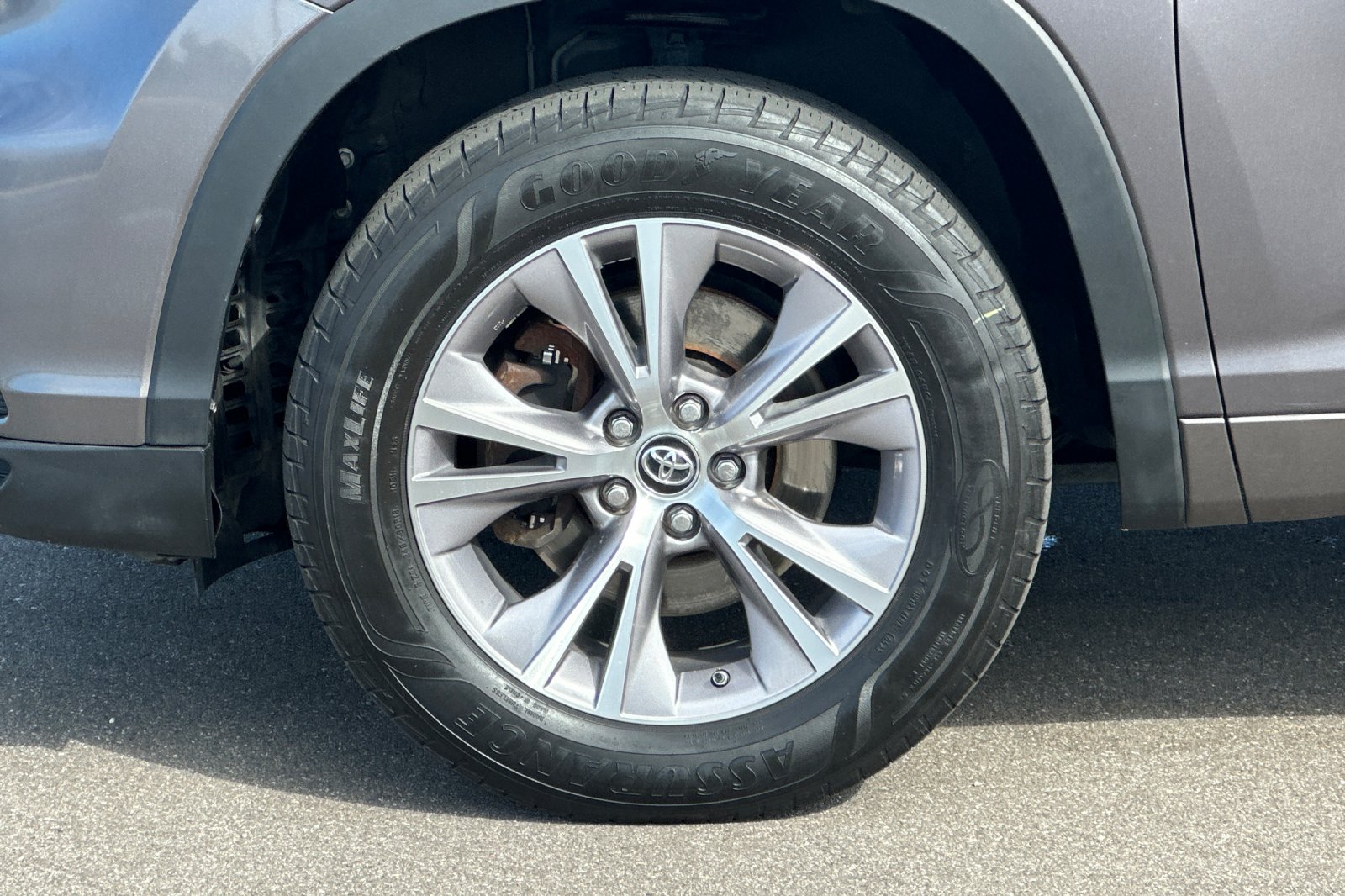 Used 2016 Gray Toyota LE Plus V6 image 25