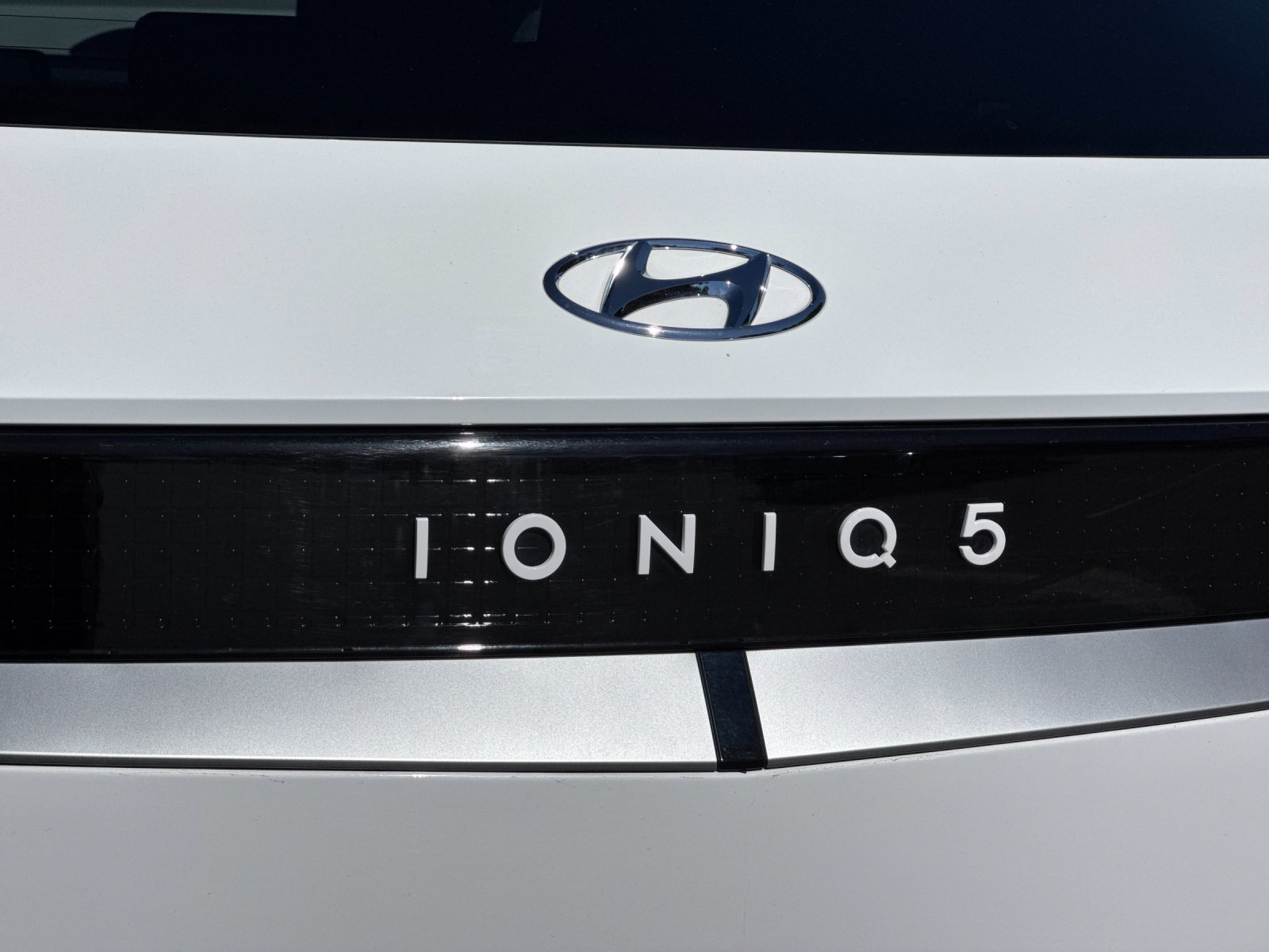 Used 2024 White Hyundai SEL image 27