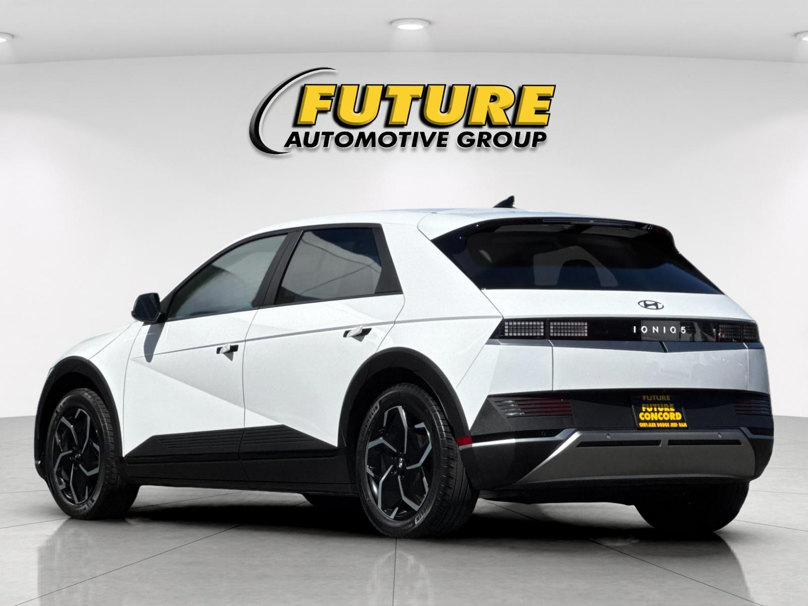 Used 2024 White Hyundai SEL image 6