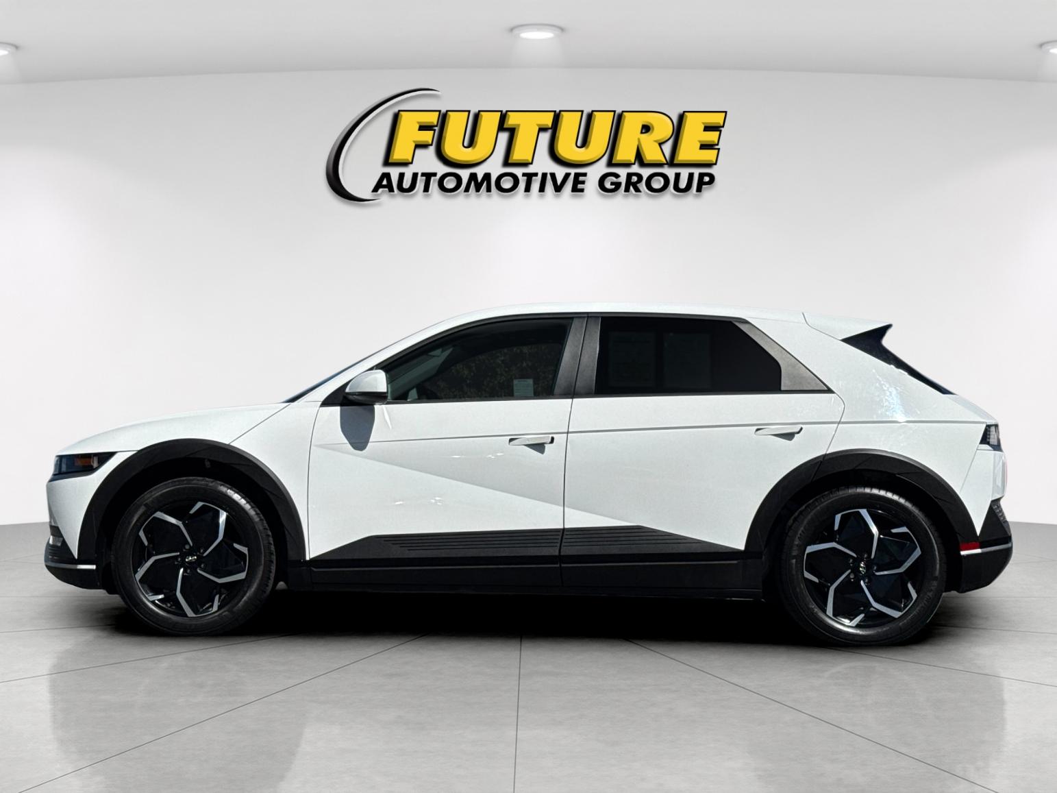 Used 2024 White Hyundai SEL image 7