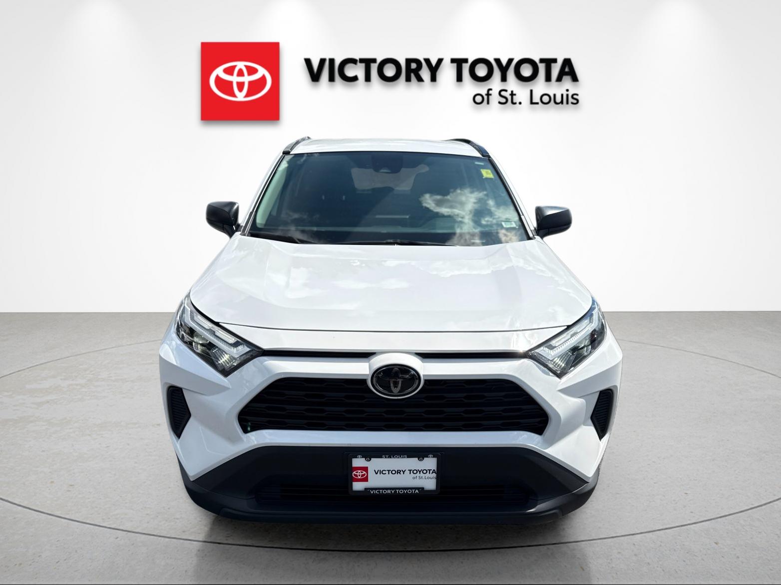 Used 2025 White Toyota LE image 8