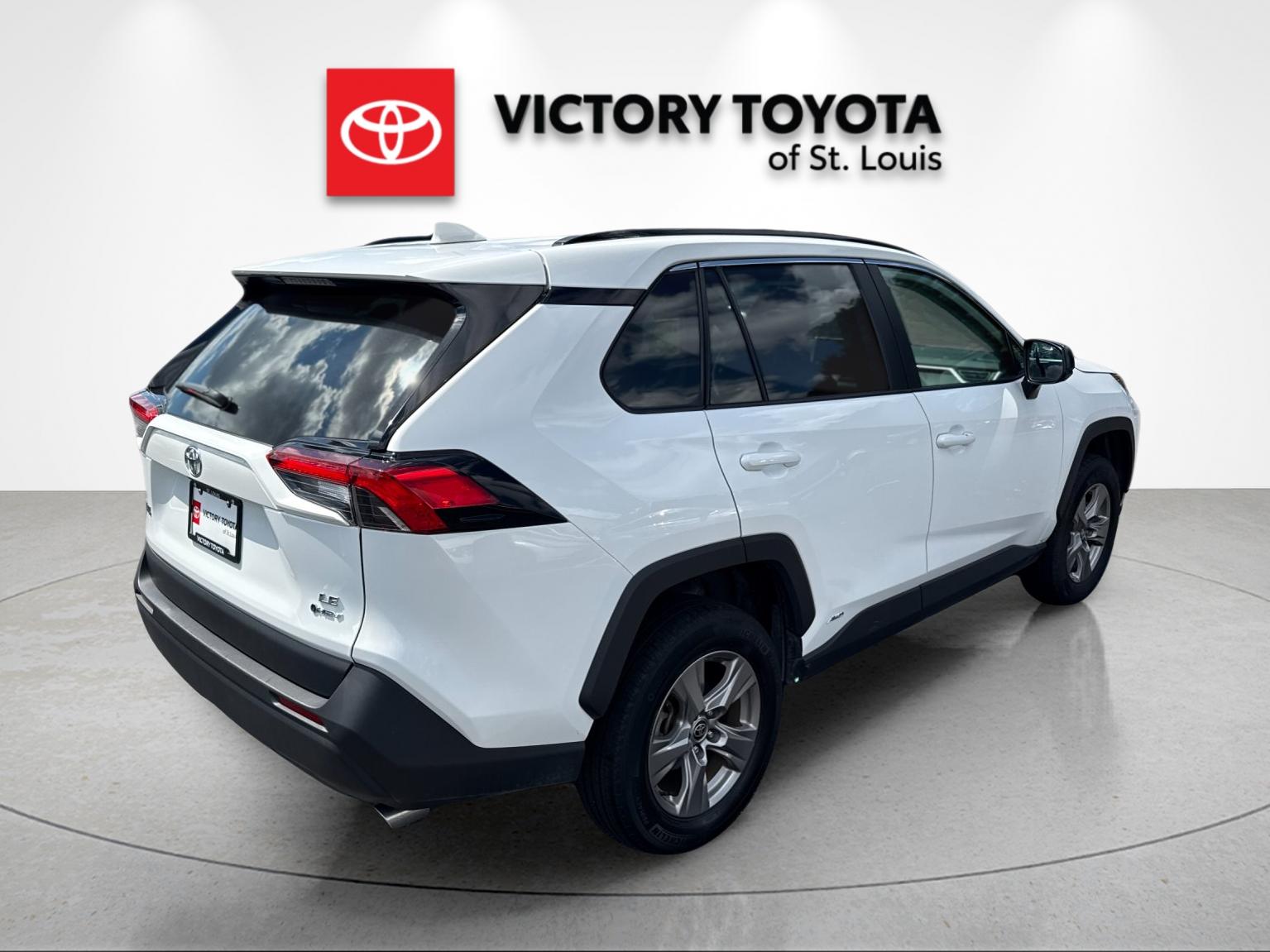 Used 2025 White Toyota LE image 3