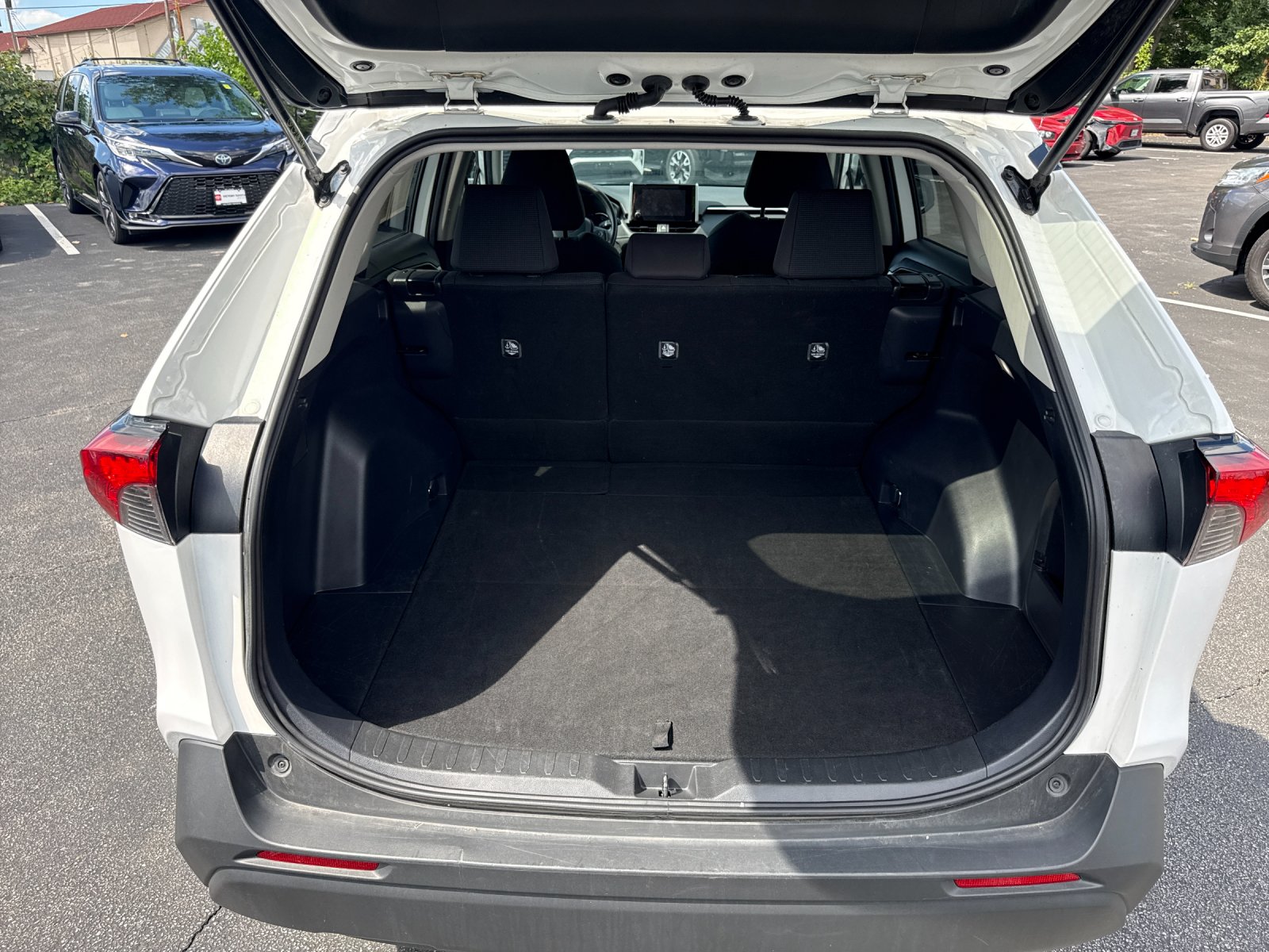 Used 2025 White Toyota LE image 23