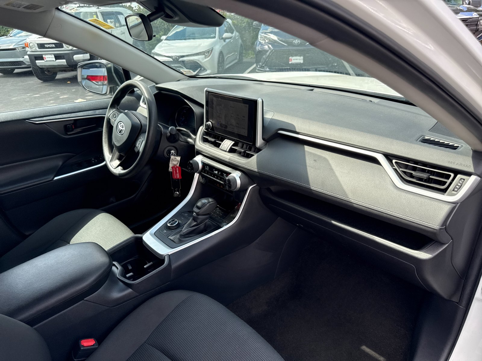 Used 2025 White Toyota LE image 27