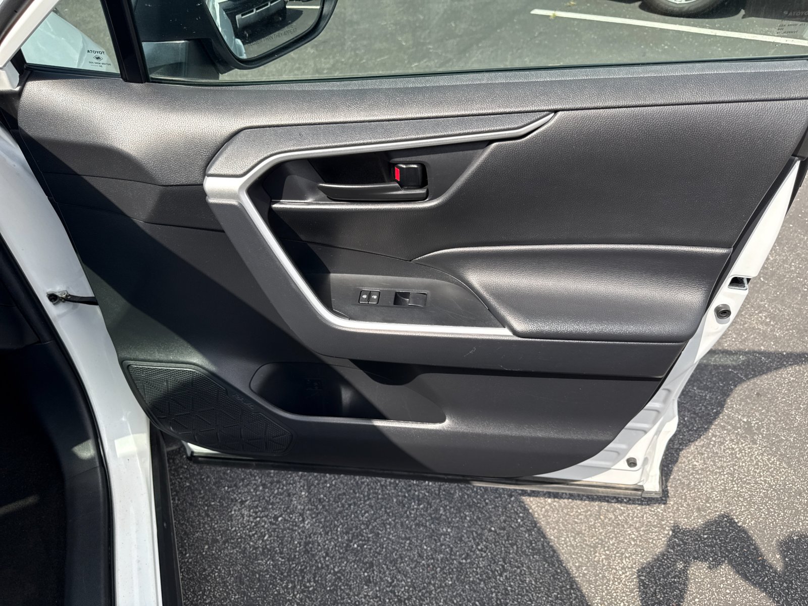Used 2025 White Toyota LE image 28