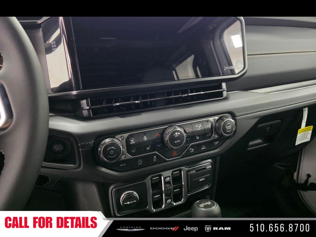 New 2026 Bright White Clear-Coat Exterior Paint Jeep Sahara image 16