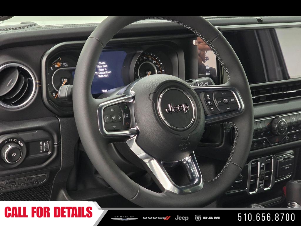 New 2026 Bright White Clear-Coat Exterior Paint Jeep Sahara image 18
