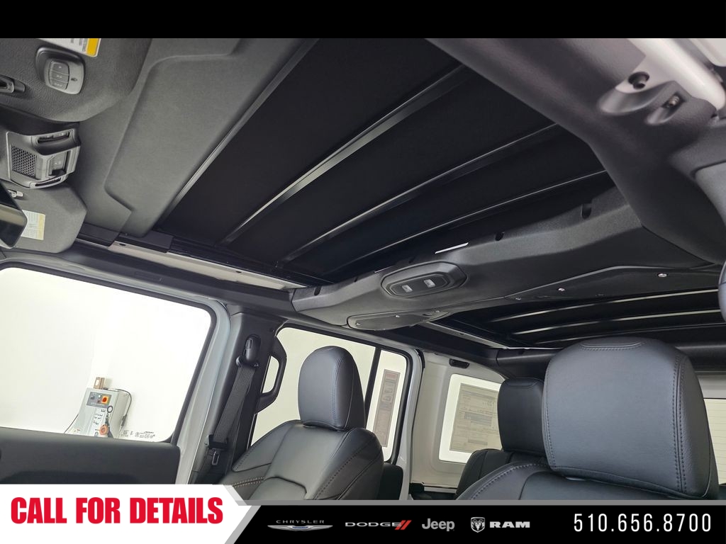 New 2026 Bright White Clear-Coat Exterior Paint Jeep Sahara image 20