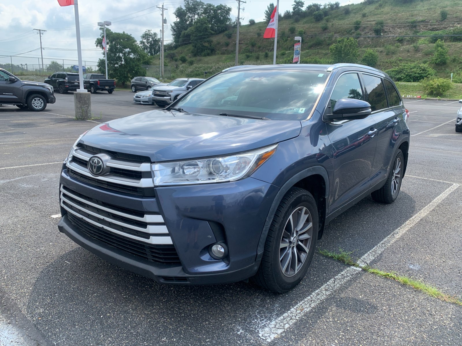 Used 2019 Blue Toyota XLE image 7