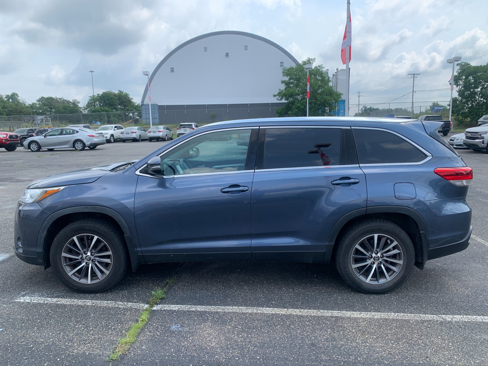 Used 2019 Blue Toyota XLE image 6
