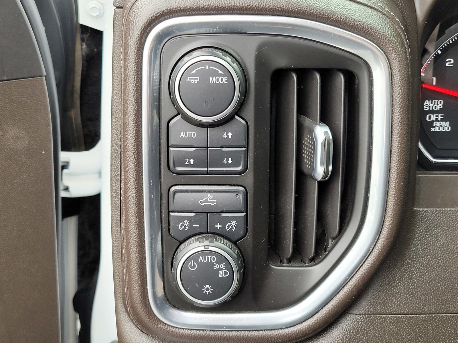 Used 2020 White Chevrolet LT image 25