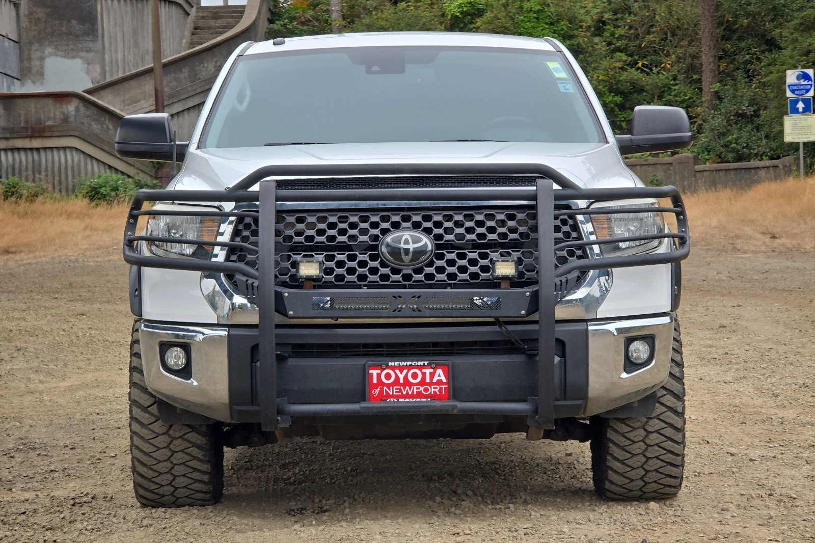 Used 2018 White Toyota SR5 image 6