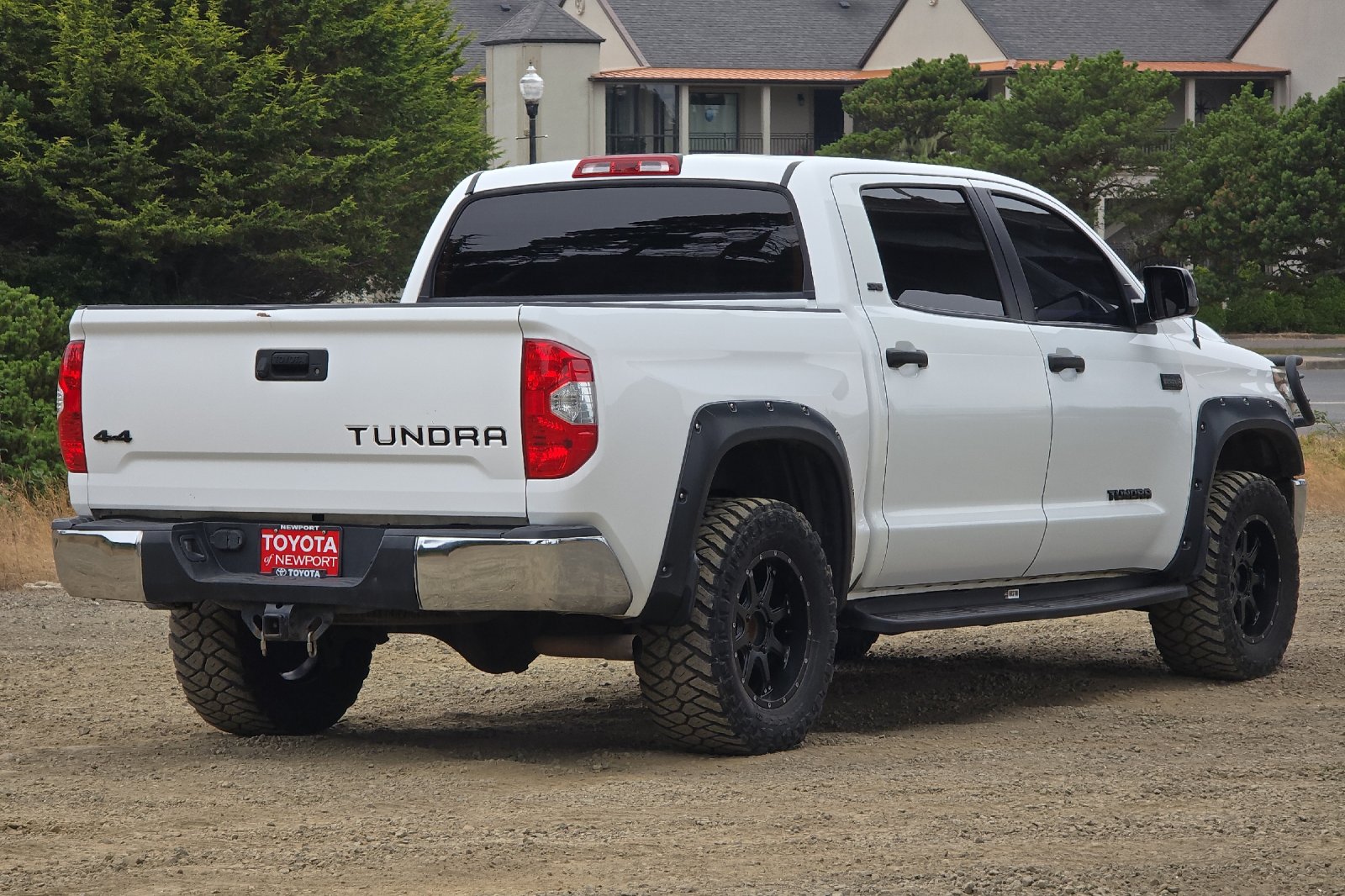 Used 2018 White Toyota SR5 image 4