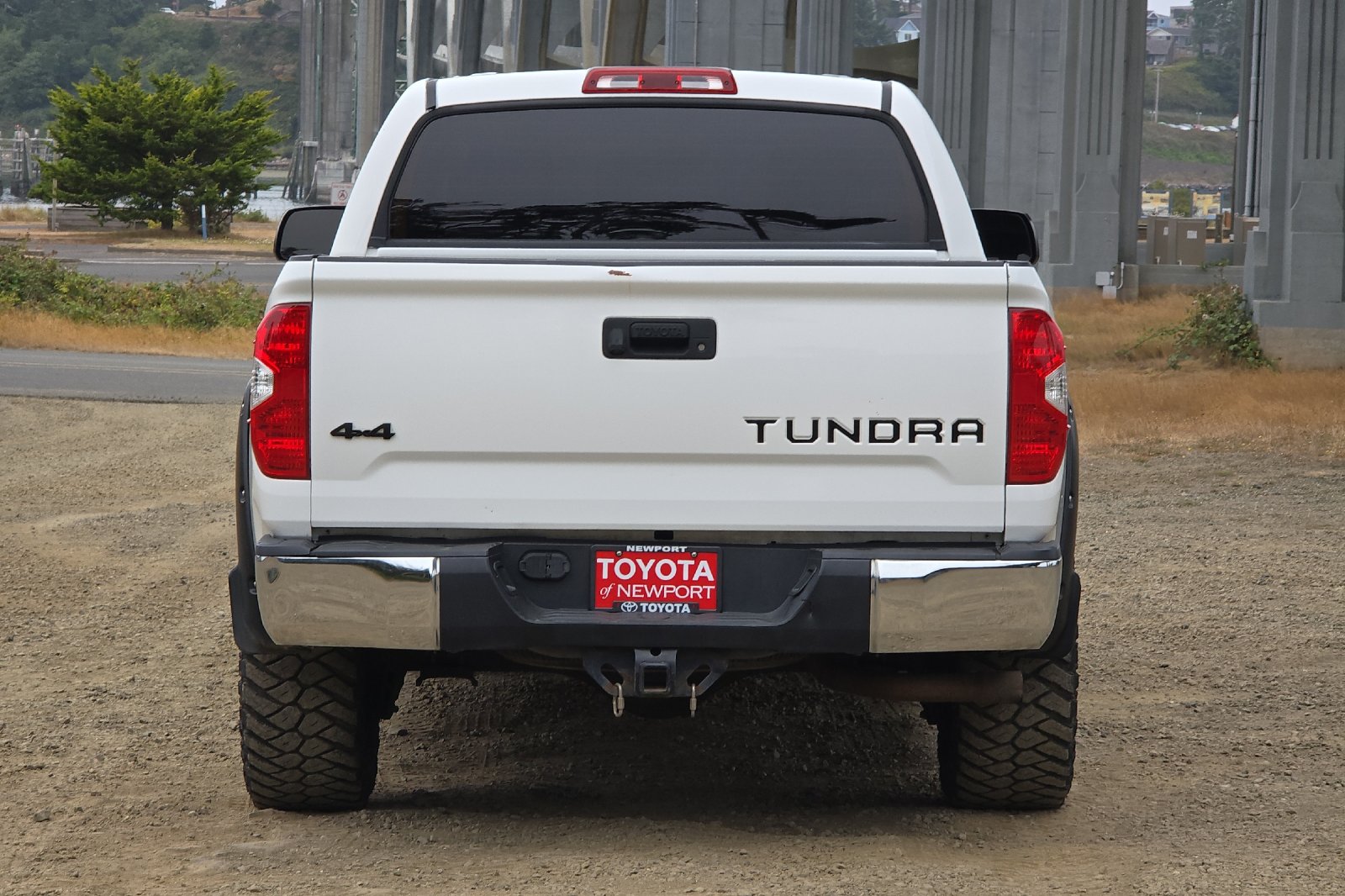 Used 2018 White Toyota SR5 image 5